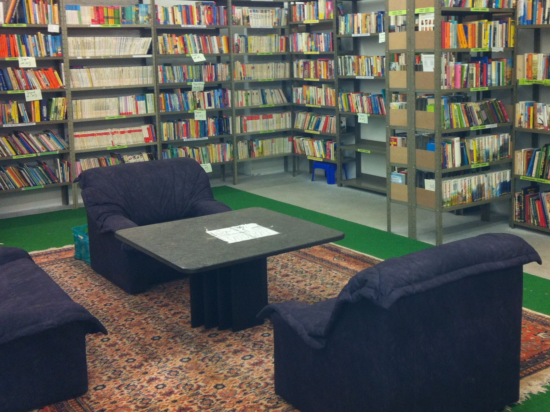 Schmöker-Ecke im Büchermarkt